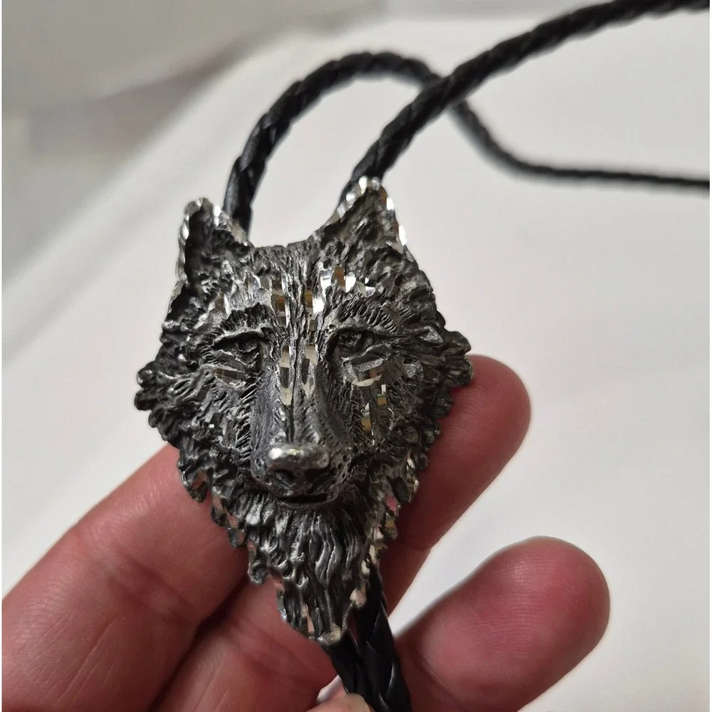 Western Express Wolf Head Bolo Tie Black Braided Cord Pewter Tone BT-375 USA